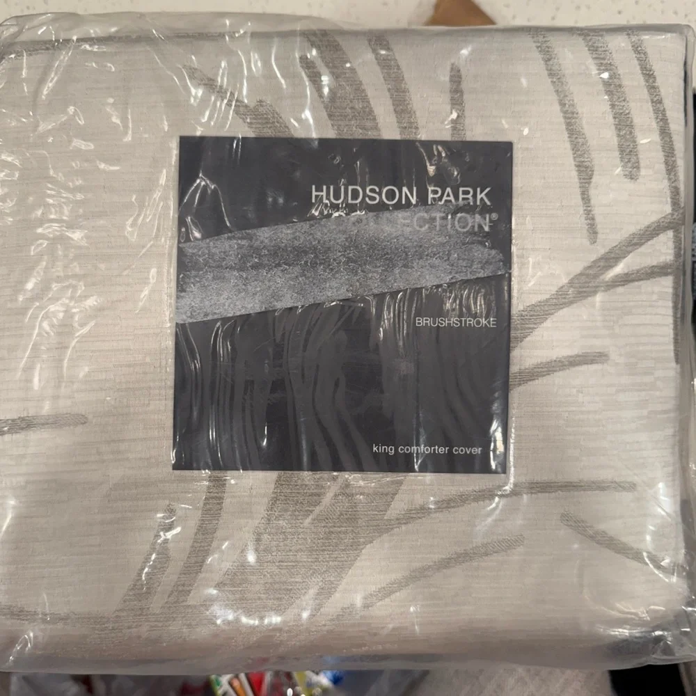 Hudson Park Elegant Silver Patterned Fabric